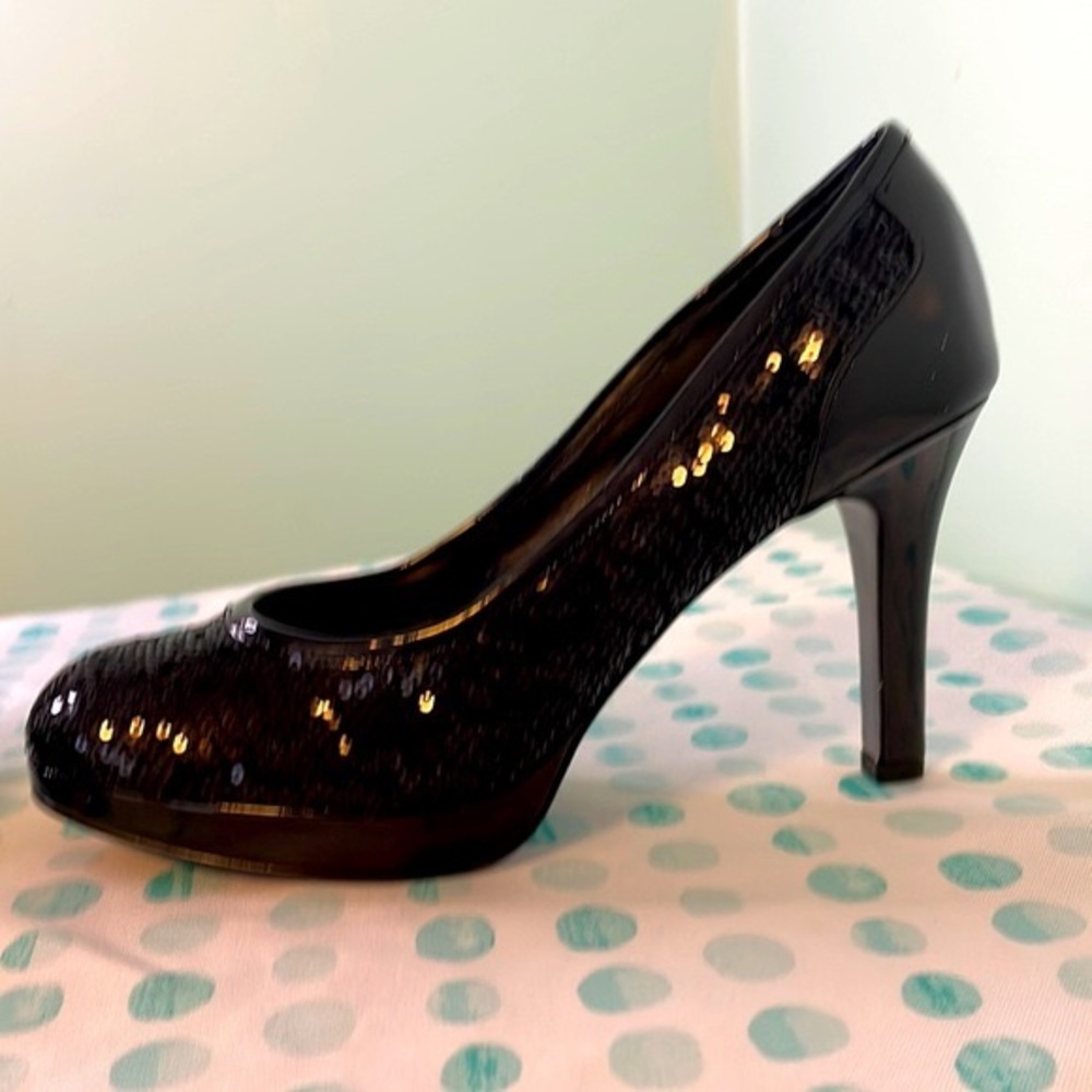 NWT Tahari platform sequin Cheryl heels black size 6